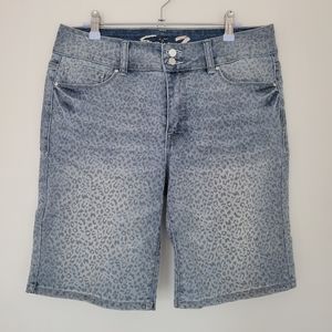 SEVEN7 Abstract Boho Chic Leopard Print Tummyless Bermuda Shorts 10‎